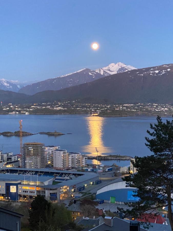 Great Place With View To The Mountains And Fjord Alesund Exterior photo