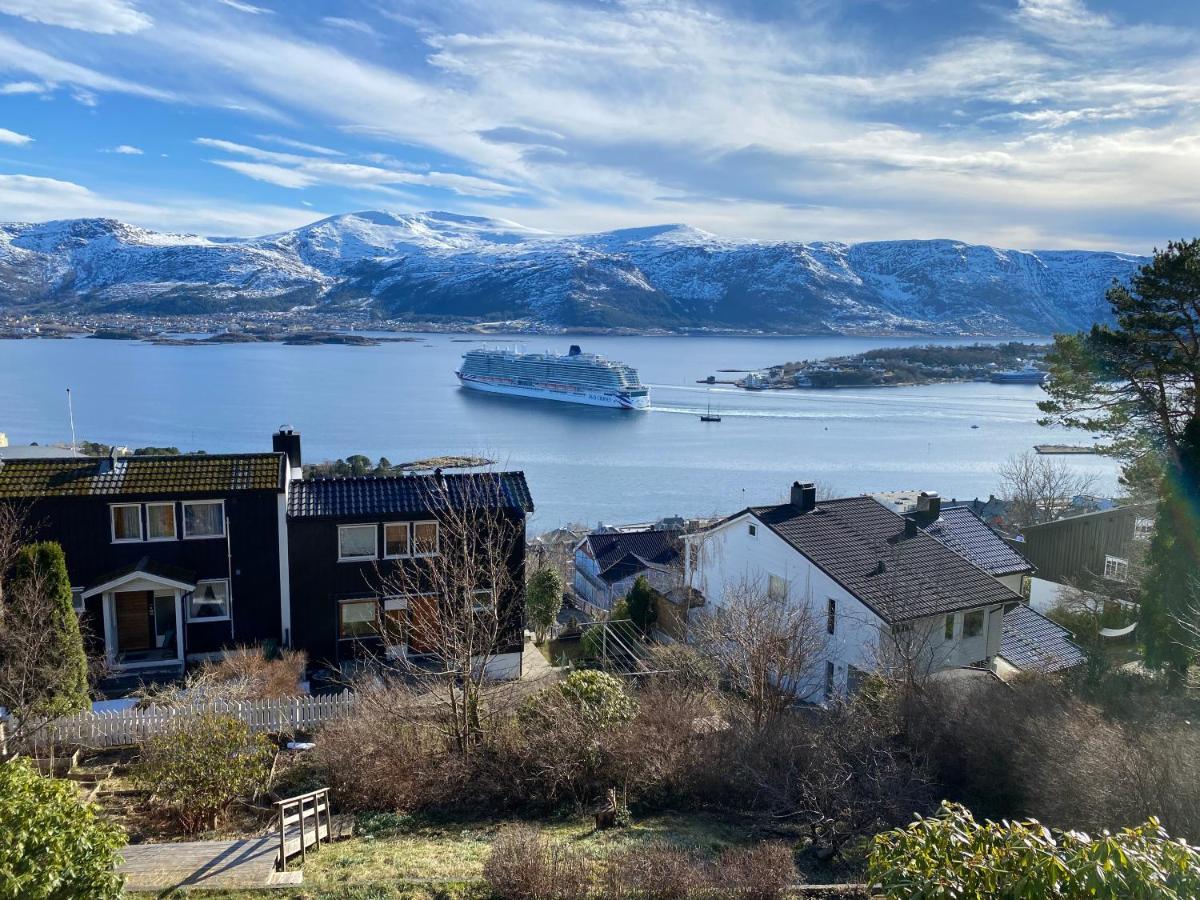 Great Place With View To The Mountains And Fjord Alesund Exterior photo