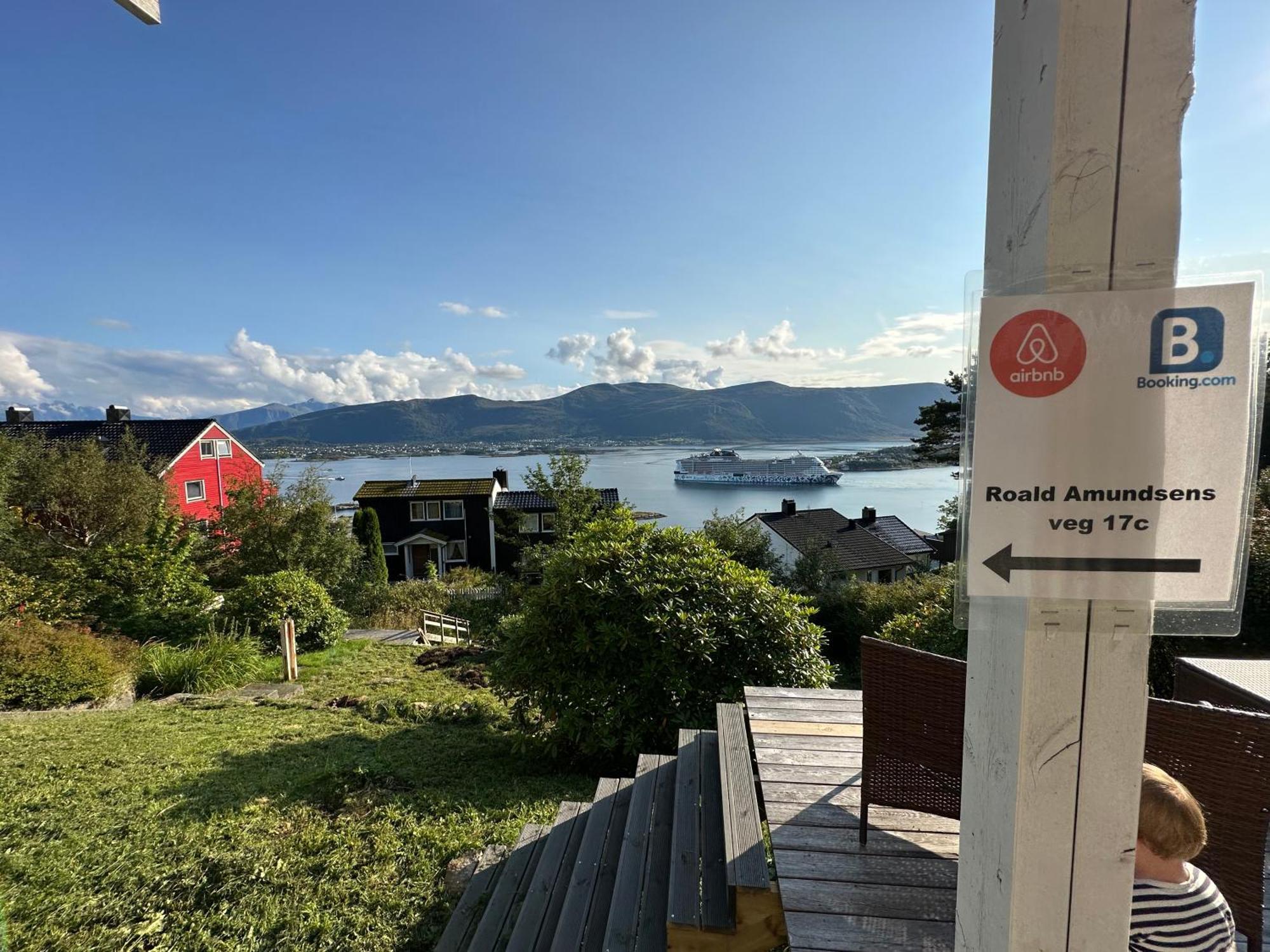 Great Place With View To The Mountains And Fjord Alesund Exterior photo